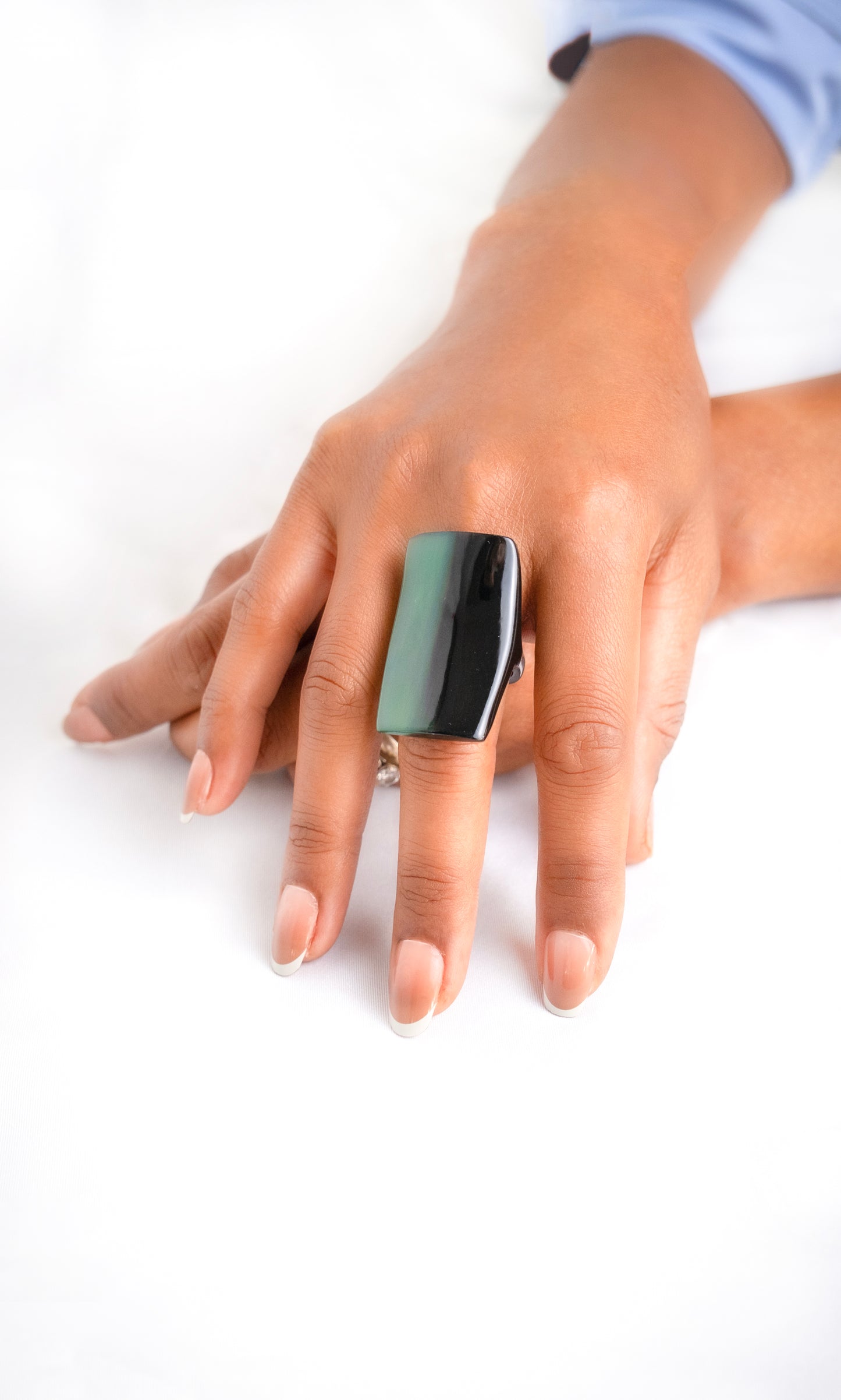 Bague corne rectangle unie VATOVAVY