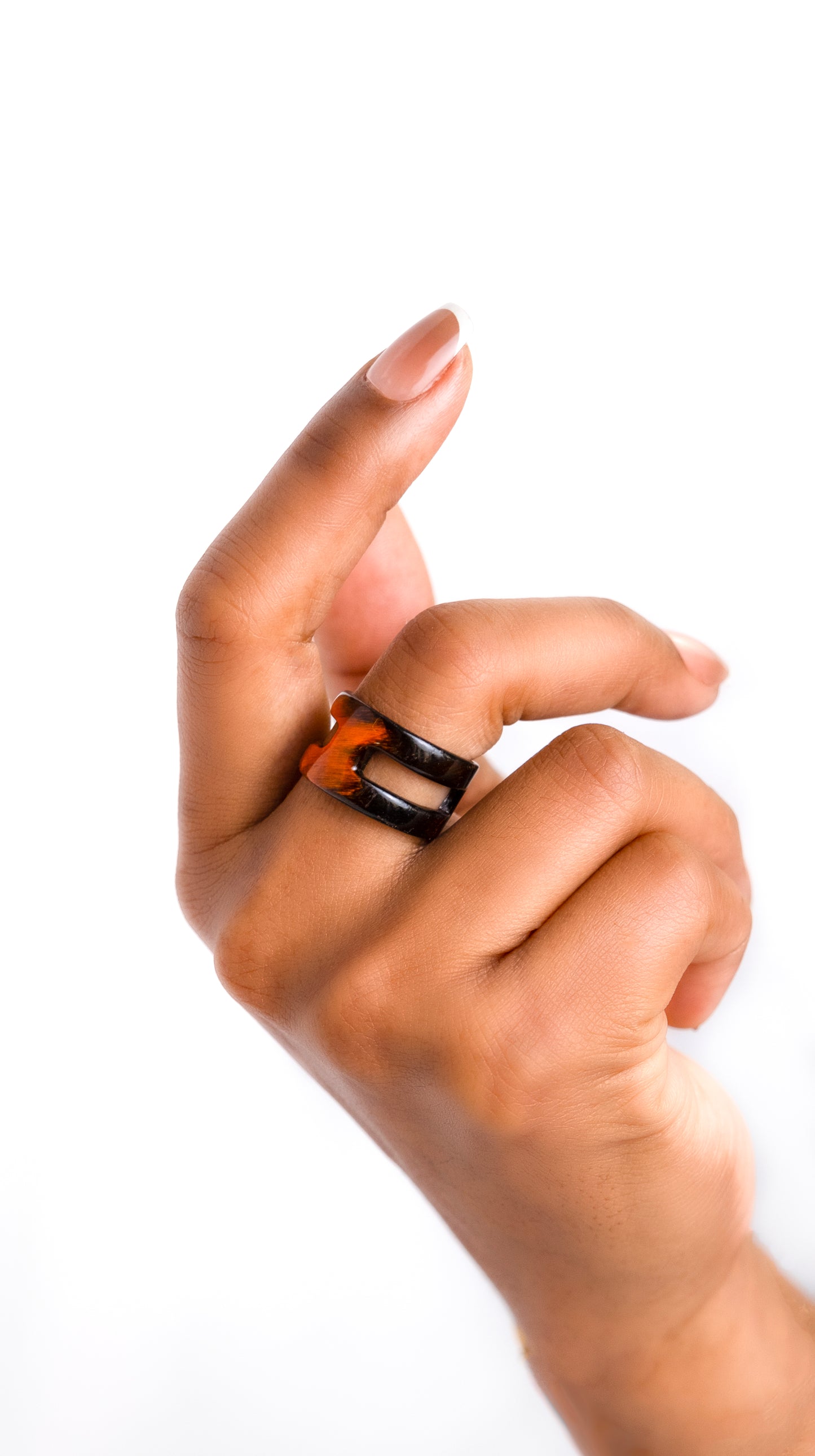 Bague corne rectangle dome ambrée MANGORO